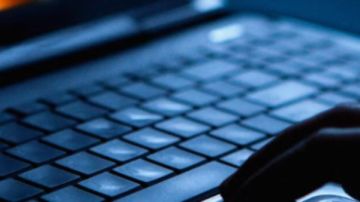 الاكتئاب والقلق أبرزها .. آثار سلبية خطيرة عند مشاهدة المواقع الإباحية