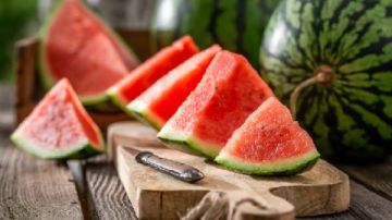 حقيقة البطيخ المسرطن في الأسواق.. مسؤول يرد حقيقة البطيخ المسرطن في الأسواق.. مسؤول يرد