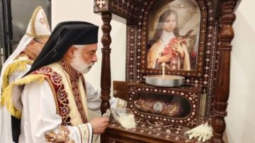 الأنبا باسيليوس يترأس قداس استقبال ذخائر القديسة تريزا الطفل يسوع صور