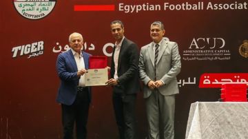 بعد اعتمادها من فيفا.. أبو ريدة يسلم الشارة الدولية للحكام بعد اعتمادها من فيفا.. أبو ريدة يسلم الشارة الدولية للحكام