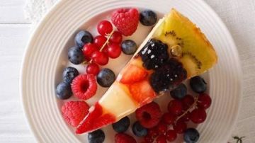 طريقة عمل كيكة الجيلي بالفواكه .. وصفة سهلة ومنعشة في المنزل طريقة عمل كيكة الجيلي بالفواكه .. وصفة سهلة ومنعشة في المنزل