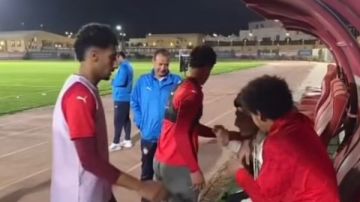 إسلام عيسى يدعم زملاءه قبل مواجهة الأهلي وسيراميكا كليوباترا إسلام عيسى يدعم زملاءه قبل مواجهة الأهلي وسيراميكا كليوباترا