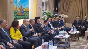 الأنبا توماس يستقبل محافظ الجيزة للتهنئة بعيد القيامة المجيد الأنبا توماس يستقبل محافظ الجيزة للتهنئة بعيد القيامة المجيد