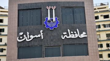 محافظ أسوان يصدر قرارات تنظيمية لتعزيز كفاءة الأداء داخل الديوان العام والوحدات المحلية