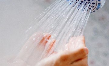 هل يجوز الوضوء للصلاة أثناء الاستحمام؟.. الإفتاء توضح هل يجوز الوضوء للصلاة أثناء الاستحمام؟.. الإفتاء توضح