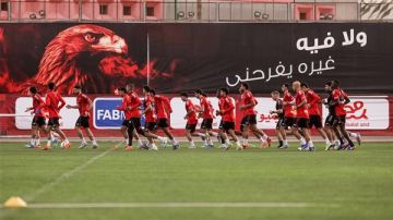الأهلي يواصل استعداده لمباراة سيراميكا كليوباترا الأهلي يواصل استعداده لمباراة سيراميكا كليوباترا