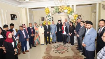 رئيس جامعة المنيا يقدم التهنئة للإخوة الأقباط بمناسبة عيد القيامة المجيد رئيس جامعة المنيا يقدم التهنئة للإخوة الأقباط بمناسبة عيد القيامة المجيد