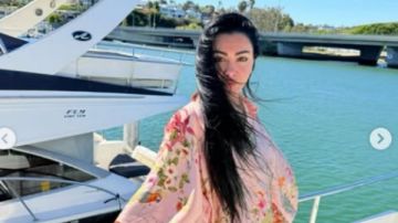 ميرهان حسين تخطف الأنظار بإطلالتها على البحر.. صور