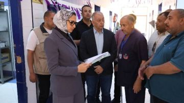 في زيارة مفاجئة .. محافظ الوادي الجديد تتابع سير العمل بالوحدة الصحية ببولاق