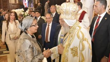 رئيسة القومي للمرأة تشهد قداس عيد القيامة المجيد بالكاتدرائية المرقسية وتهنئ البابا تواضروس