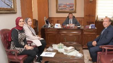 محافظ بورسعيد يستقبل وفدا من حياة كريمة لبحث سبل التعاون المشترك