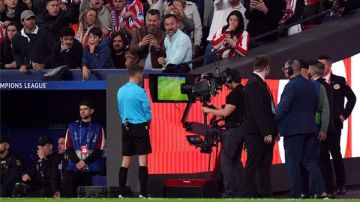 احتجاج كتالوني.. برشلونة يشكو التحكيم بعد الإقصاء الأوروبي احتجاج كتالوني.. برشلونة يشكو التحكيم بعد الإقصاء الأوروبي