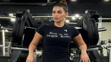 مي سليم تبرز رشاقتها في الجيم مي سليم تبرز رشاقتها في الجيم