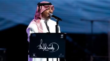 ولهان.. راشد الماجد يشعل حماس جمهوره في حفل جدة