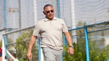 قبل مواجهة الزمالك بساعات.. تفاصيل أزمة رحيل مدير الكرة والجهاز الإداري في انبي