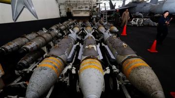 إعلام عبري: واشنطن تنقل شحنات من القنابل والصواريخ إلى الشرق الأوسط