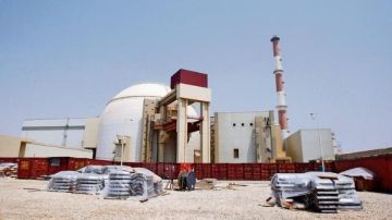 إجلاء روسي من محطة بوشهر النووية وسط تقارير عن هجمات وتحذيرات دولية