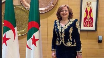 إلهام شاهين تتألق من عنابة بـ إطلالة ملكية صور