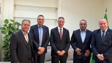 الجامعة العربية تبحث مع وفد نقابي فلسطيني تطورات الأوضاع والانتهاكات في القدس الجامعة العربية تبحث مع وفد نقابي فلسطيني تطورات الأوضاع والانتهاكات في القدس