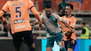 الأهلي يتعادل مع الفيحاء ويواصل مطاردة الصدارة في الدوري السعودي الأهلي يتعادل مع الفيحاء ويواصل مطاردة الصدارة في الدوري السعودي