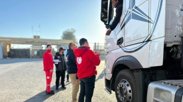 قافلة زاد العزة الـ 183 تدخل إلى الفلسطينيين في قطاع غزة