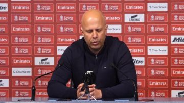 أحظى بثقه كاملة.. سلوت يتحدث عن حقيقة رحيله عن ليفربول