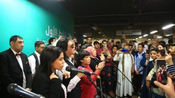 عرض فني غنائي لذوي القدرات الخاصة يسعد جمهور الركاب بمحطة مترو جمال عبد الناصر صور