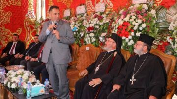 محافظ دمياط يزور كنيسة الروم الأرثوذكس لتقديم التهنئة بعيد القيامة