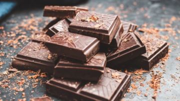 هل الشوكولاتة الداكنة صحية فعلا؟ الحقيقة الكاملة بين الفوائد والمخاطر