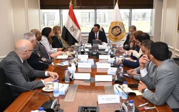 وزير الصناعة يبحث مع فولكس فاجن خطط تصنيع السيارات بمصر والاستفادة من الحوافز