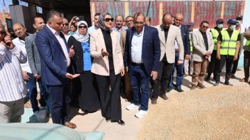 أخبار الوادي الجديد: المحافظ تتفقد مركز تجميع القمح بقرية المعصرة بالداخلة ومحطة رفع الصرف الصحي بقرية المعصرة بالداخلة