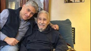 حالته صعبة.. أحمد عبد الرحمن أبو زهرة بطلب الدعاء لوالده خاص