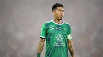 وكيل فيرمينو يرد على أنباء مفاوضات النجم البرازيلي مع الأهلي وكيل فيرمينو يرد على أنباء مفاوضات النجم البرازيلي مع الأهلي