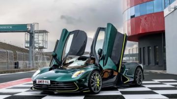 أستون مارتن فالهالا الهايبرد تظهر لأول مرة