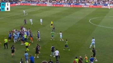 بالفيديو فوضى في اللحظات الأخيرة.. اشتباكات دامية تخيم على مواجهة ريال سرقسطة وهويسكا