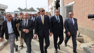 العيد القومي محافظ الجيزة يتفقد مشروع محطة مياه الشرب بالشوبك الغربي .. صور