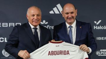 دروع وتبادلات رسمية بين الاتحادين المصري والإسباني قبل كأس العالم 2026 تفاصيل دروع وتبادلات رسمية بين الاتحادين المصري والإسباني قبل كأس العالم 2026 تفاصيل