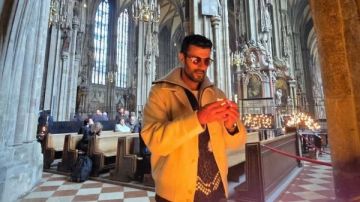 من داخل الكنيسة .. محمد سامي يثير الجدل بصورة جديدة