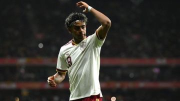 أنا مسلم الحمد لله.. لامين يامال يرد على الهتافات العنصرية في مباراة مصر