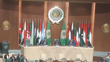 اجتماع الجامعة العربية الطارئ يدعو لمحاكمة قادة إسرائيل اجتماع الجامعة العربية الطارئ يدعو لمحاكمة قادة إسرائيل