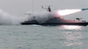 الحرس الثوري: أفشلنا مرور مدمرات أمريكية عبر هرمز بعد ادعاء أنها سفن عمانية