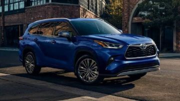 سعر ومواصفات تويوتا هايلاندر 2026 في السعودية