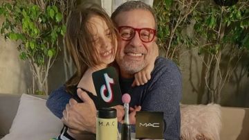 شريف منير يحتفل بعيد ميلاد حفيدتة:حبيبتى وروحى وحتة منى