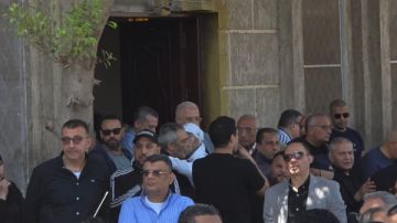 شاهد.. انهيار شوبير في وداع جثمان مجدي أبو فريخة بمسجد عوارة بطنطا