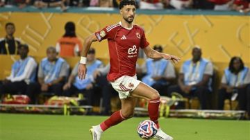 شوبير يحسم الجدل حول عودة وسام أبو علي إلى الأهلي