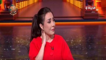 دموع على الهواء.. لبنى عسل تتأثر بقصة شهيد سيناء فيديو دموع على الهواء.. لبنى عسل تتأثر بقصة شهيد سيناء فيديو