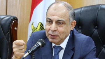 محافظ المنيا: مد فترة إنهاء إجراءات التراخيص لسيارات الأجرة محافظ المنيا: مد فترة إنهاء إجراءات التراخيص لسيارات الأجرة