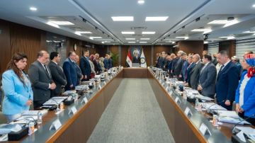 وزير البترول يقف دقيقة حداد على روح شهيد بتروجت وزير البترول يقف دقيقة حداد على روح شهيد بتروجت