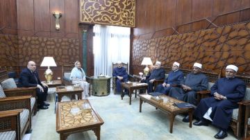 شيخ الأزهر: إعادة الاعتبار للمعلم وتقديمه قدوة للنشء ضرورة ملحة