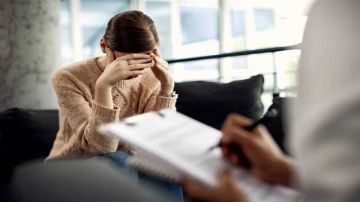 طاقتك بتختفي فجأة؟.. اعرف حكاية الاكتئاب الموسمي فيديو طاقتك بتختفي فجأة؟.. اعرف حكاية الاكتئاب الموسمي فيديو